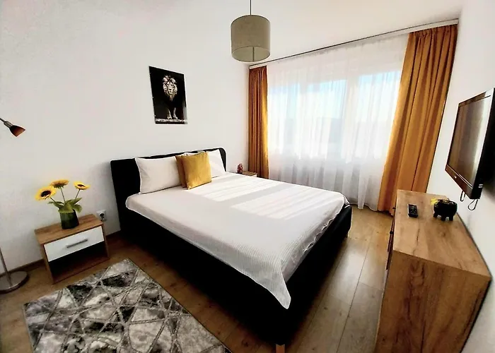 Panoramic City View Apartment